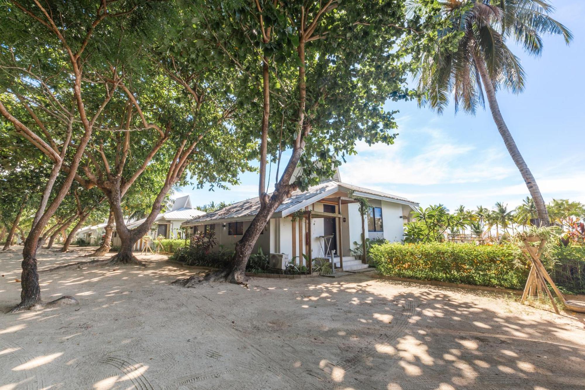 Golden Sands Destination Resorts Daanbantayan Esterno foto